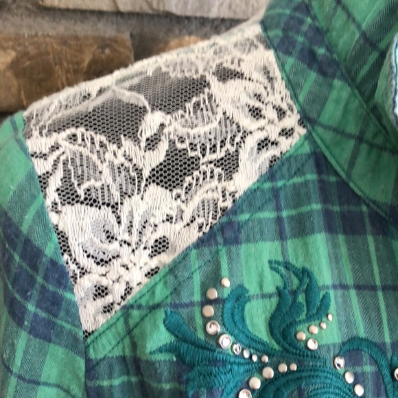 Great MISS ME Shirt with Bling, Lace, Embroidery & Sass! Small ⭐️🌸 - Picture 5 of 13